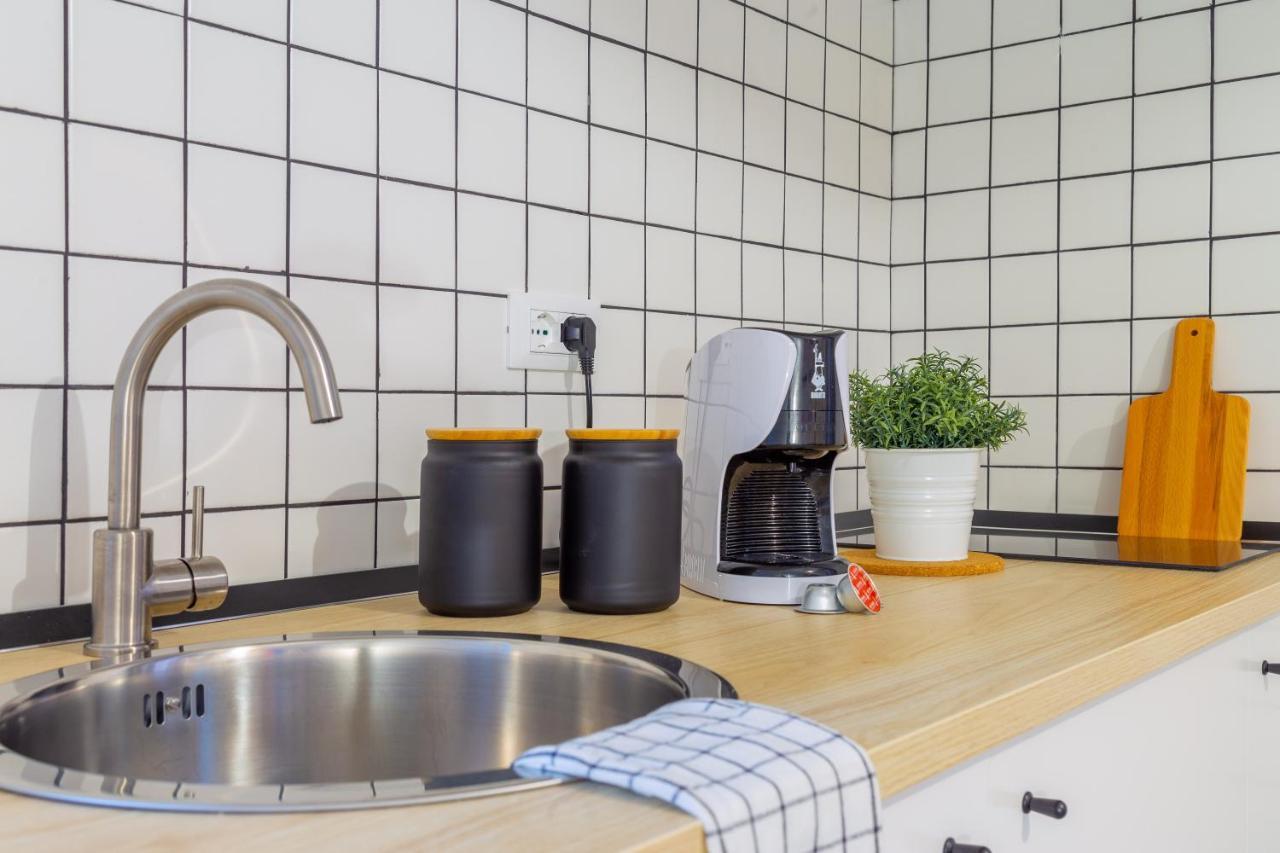 Stylish Loft In The City Center Триест Экстерьер фото
